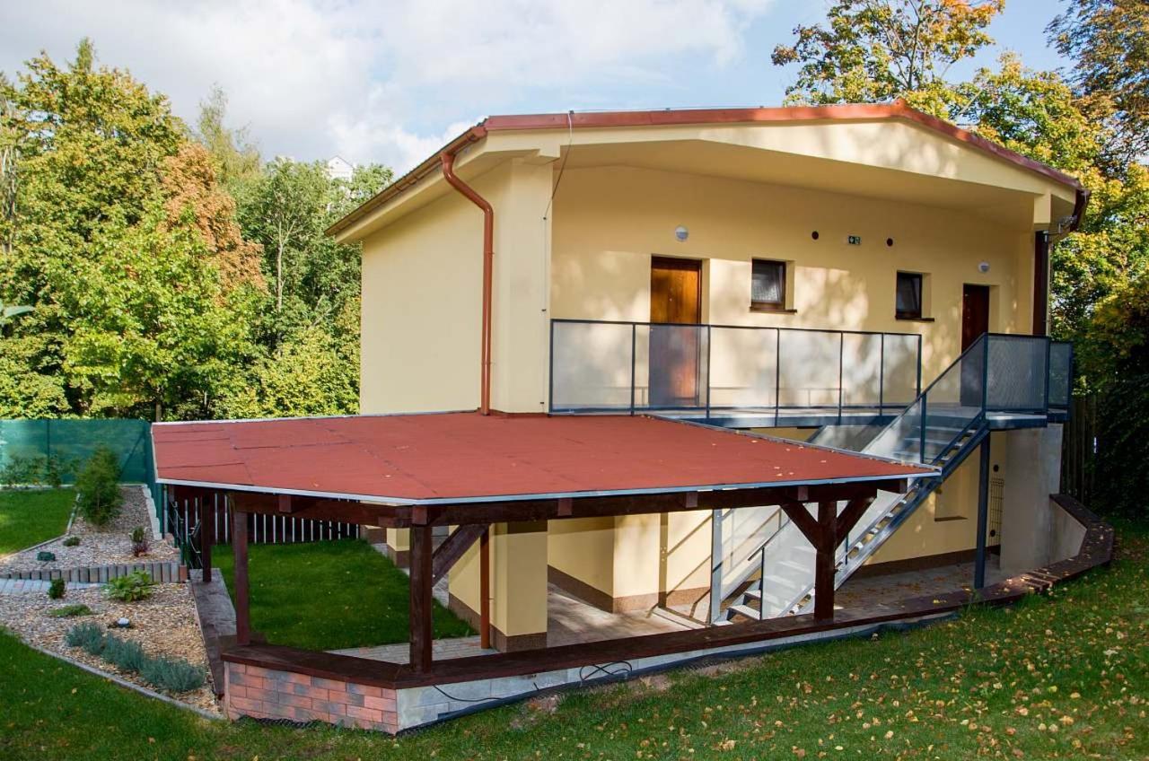 Apartmany Nad Parkem Broumov Exterior photo