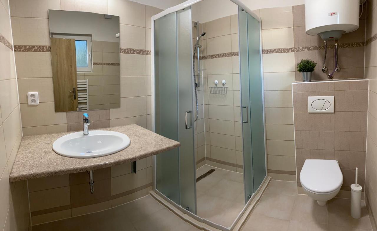 Apartmany Nad Parkem Broumov Exterior photo