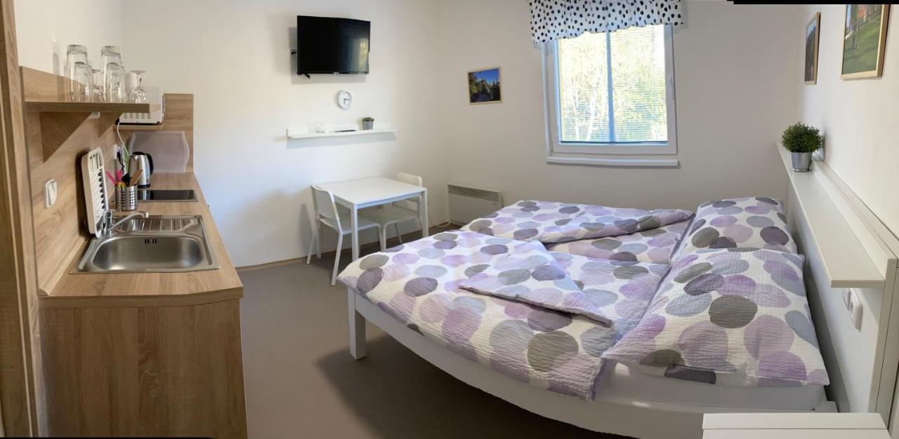 Apartmany Nad Parkem Broumov Exterior photo